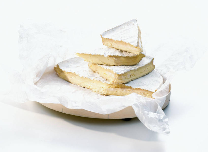 奶酪,无人,横图,俯视,室内,特写,白天,白色背景,餐桌,桌子,一堆,阴影,堆叠,堆积,反射,包装,包装纸,影子,纸,干酪,起司,纸张,芝士,营养,乳酪,摄影,影棚,餐台,堆,包装材料,乳制品,发酵,彩图,高角度拍摄,影棚拍摄,拍摄