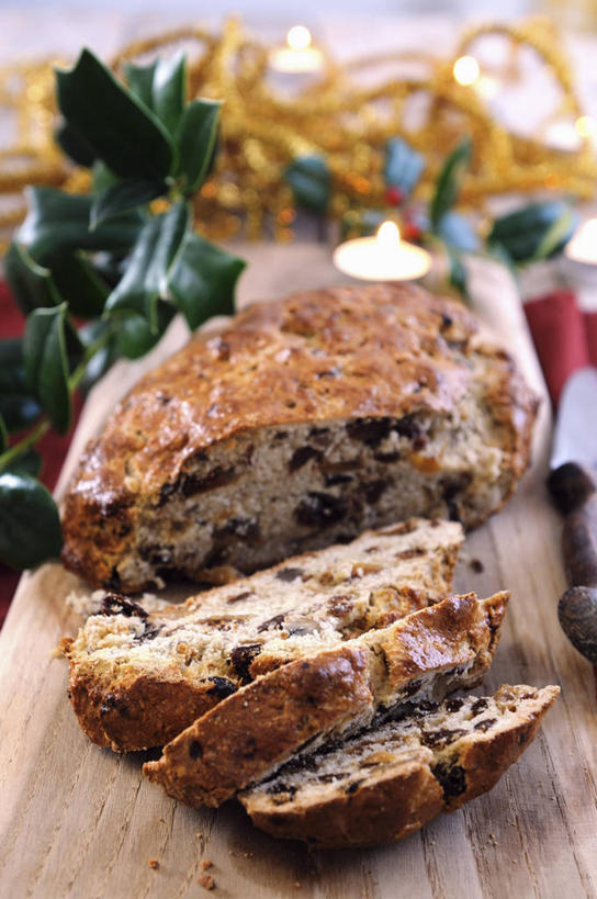 点心,无人,竖图,俯视,室内,特写,白天,下午茶,餐桌,桌子,无花果,水果,圣诞节,阴影,节日,庆祝,新鲜,反射,木制,影子,生食,食品,果实,文化,食物,糕点,木制品,干果,庆典,有机食品,绿色食品,餐台,纪念,映日果,树地瓜,奶浆果,蜜果,彩图,高角度拍摄,蛋糕