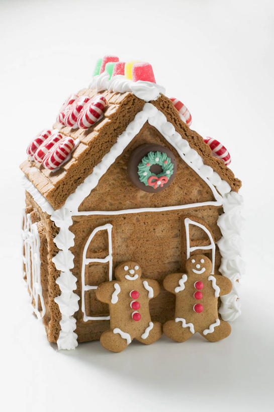 点心,无人,两个人,竖图,俯视,室内,特写,白天,白色背景,餐桌,桌子,圣诞节,阴影,节日,庆祝,装饰,人形,反射,影子,食品,甜点,文化,食物,糕点,一个,饼干,甜食,零食,庆典,摄影,影棚,单个,餐台,纪念,华丽,修饰,点缀,薄荷糖,酥饼,姜饼,衬托,美观,雅致,雅观,姜饼人,装饰饼干,姜饼屋,彩图,高角度拍摄,影棚拍摄,拍摄,圣诞姜饼屋