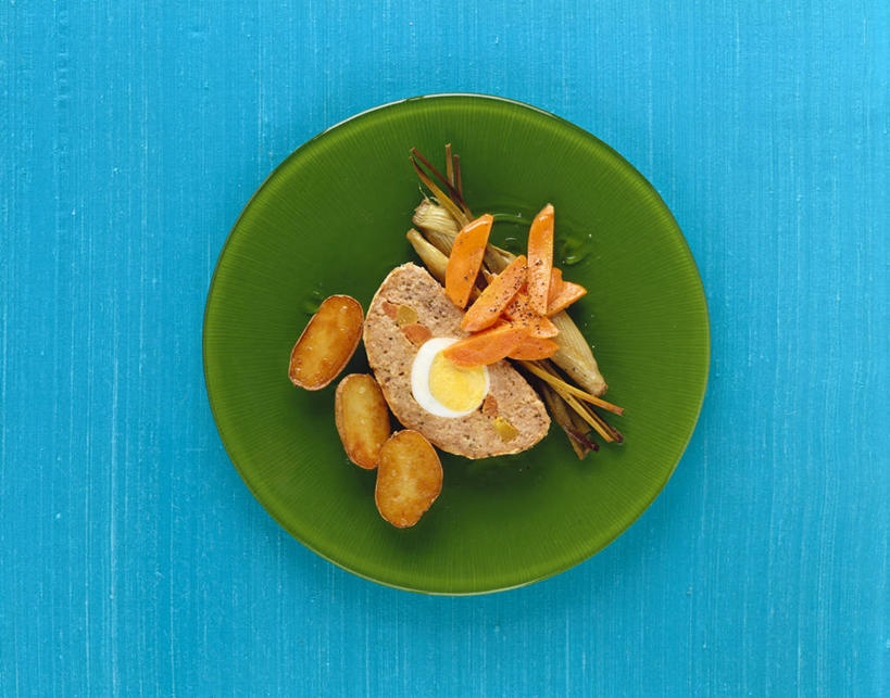 点心,面包,无人,横图,俯视,室内,特写,白天,餐桌,桌子,餐具,许多,阴影,蓝色背景,反射,碟子,盘,影子,蛋,鸡蛋,肉,食品,面点,肉类,食物,糕点,一个,绿色,盘子,碟,摄影,影棚,单个,餐台,肉食,卵,彩图,高角度拍摄,影棚拍摄,拍摄