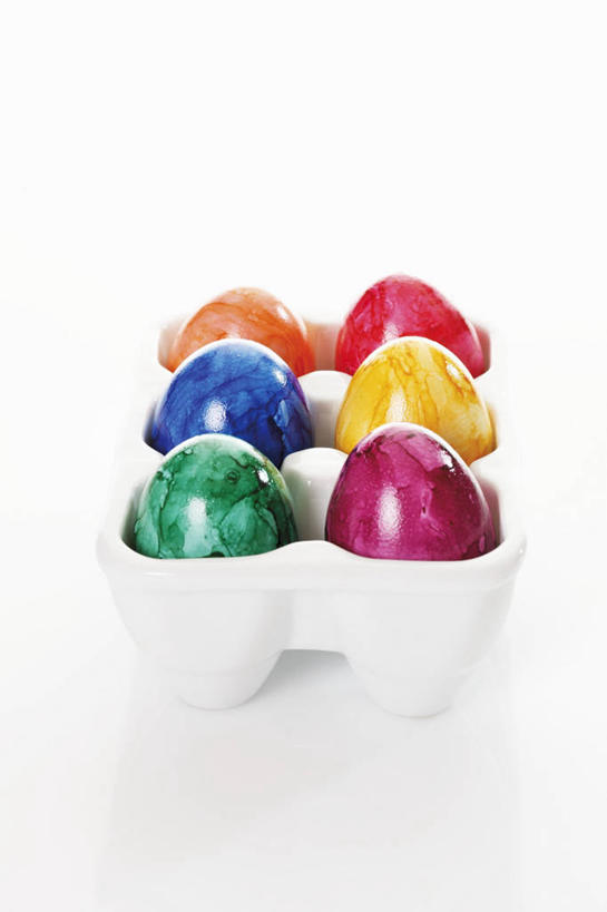 无人,竖图,俯视,彩色,室内,特写,白天,白色背景,餐桌,桌子,复活节,一排,许多,阴影,节日,环保,庆祝,整齐,反射,蛋格,影子,蛋,文化,排列,庆典,摄影,影棚,能源,餐台,纪念,五颜六色,色彩斑斓,回收,资源,队列,五彩缤纷,彩蛋,利用,低碳,复活节彩蛋,循环,蛋托,蛋盒,五彩斑斓,持续,五光十色,彩图,高角度拍摄,影棚拍摄,拍摄