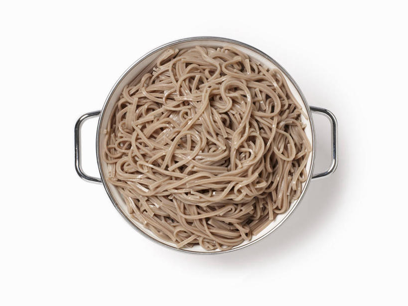 面食,面条,无人,横图,俯视,室内,特写,白天,白色背景,烹饪,餐桌,桌子,厨具,金属制品,一堆,许多,阴影,堆叠,堆积,反射,金属,锅子,影子,面,锅,拉面,一个,摄影,荞麦面,影棚,单个,餐台,锅具,堆,烹饪用具,烹调用具,烹调,彩图,高角度拍摄,影棚拍摄,拍摄