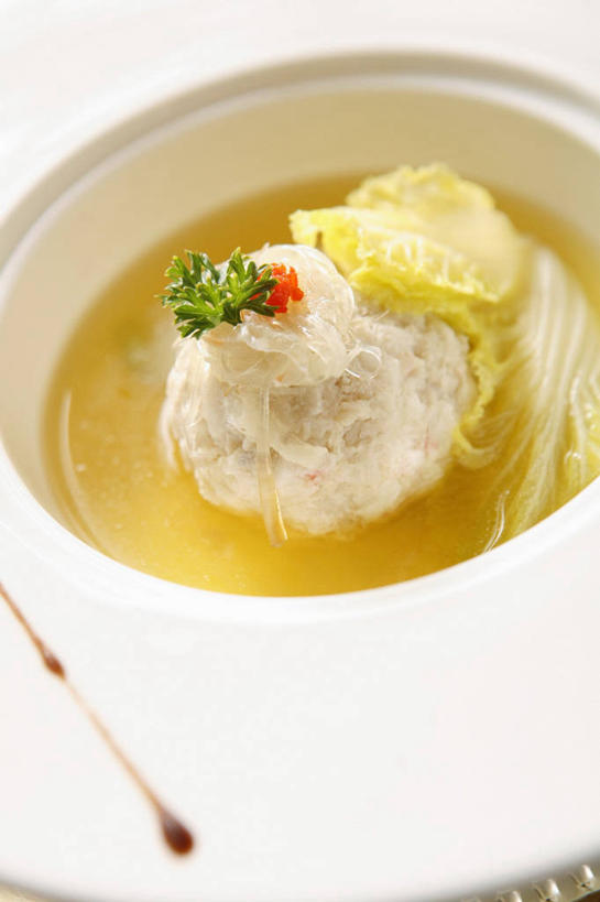 无人,竖图,俯视,室内,特写,白天,白色背景,烹饪,中餐,餐桌,桌子,蔬菜,阴影,新鲜,反射,影子,陶瓷,大白菜,肉,汤,料理,食品,陶瓷制品,丸子,白菜,菜肴,美食,肉类,肉丸,食物,一个,白色,容器,碗,中式,摄影,佳肴,有机食品,绿色食品,影棚,单个,餐台,储藏,储存,肉食,胶菜,镳菜,彩图,高角度拍摄,影棚拍摄,拍摄,贮存