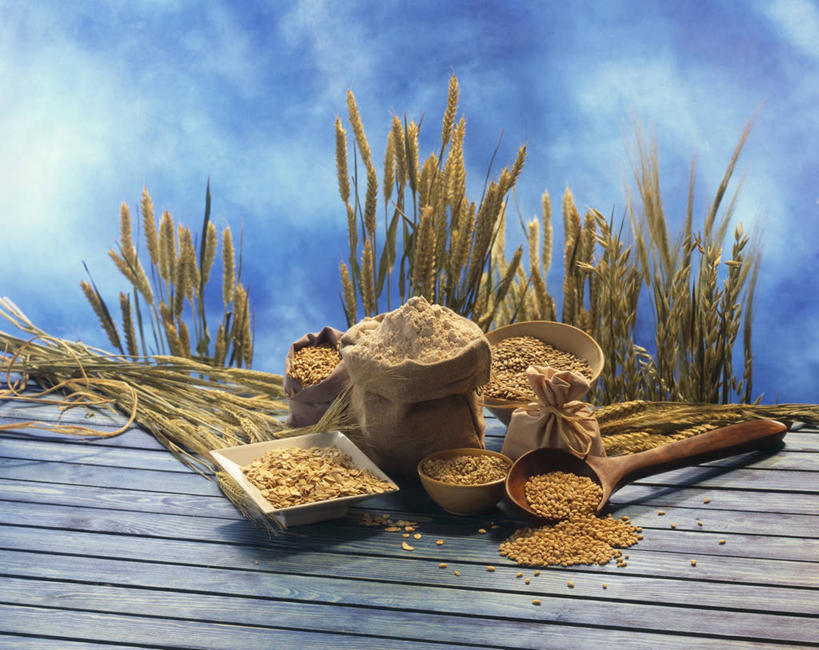 无人,横图,俯视,室内,白天,农作物,小麦,桌面,桌子,阴影,反射,木制,粉末,木桶,影子,谷物,面粉,粮食,木制品,容器,粉,麦子,储藏,农产品,储存,原材料,粉状,彩图,高角度拍摄,贮存