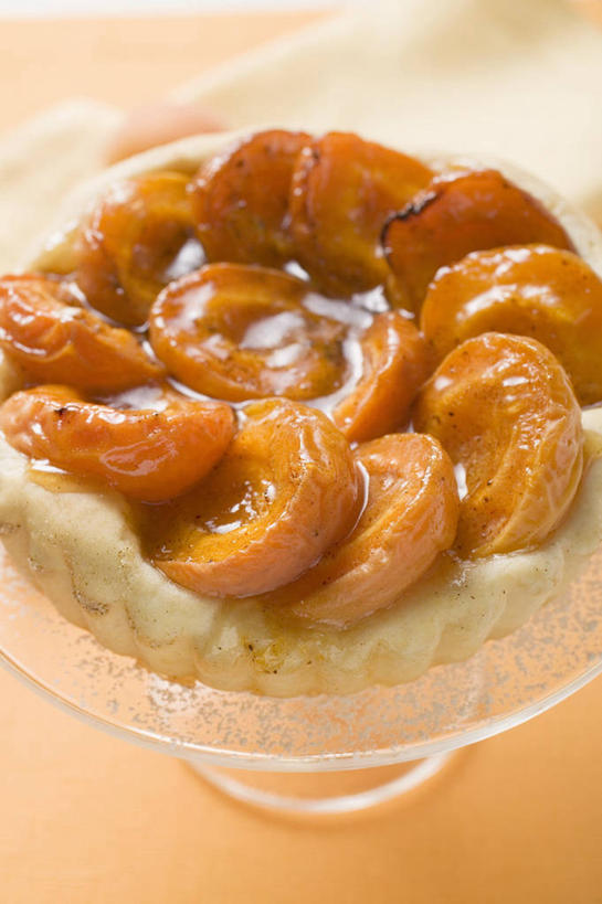 点心,无人,竖图,俯视,室内,特写,白天,下午茶,桌面,桌子,杏,餐具,水果,玻璃,阴影,新鲜,反射,木制,碟子,盘,影子,生食,食品,果实,蛋挞,玻璃制品,食物,糕点,一个,盘子,木制品,碟,有机食品,绿色食品,单个,杏果,蛋塔,杏子,彩图,高角度拍摄