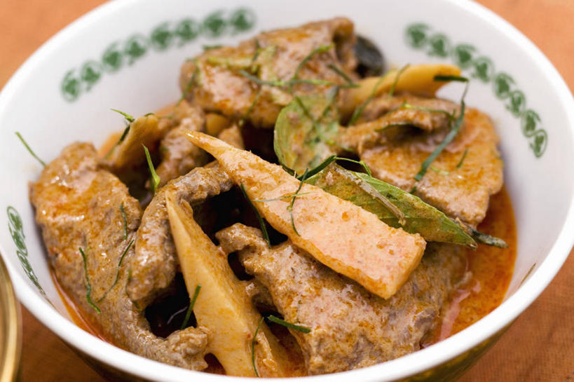 咖哩,无人,横图,俯视,室内,特写,白天,烹饪,中餐,桌面,桌子,蔬菜,阴影,新鲜,反射,木制,影子,陶瓷,竹笋,调料,肉,牛肉,料理,食品,陶瓷制品,调味品,调味料,咖喱,笋,菜肴,美食,肉类,食物,一个,木制品,容器,碗,中式,佳肴,有机食品,绿色食品,单个,储藏,储存,肉食,广东菜,粤菜,彩图,高角度拍摄,咖喱牛肉,贮存