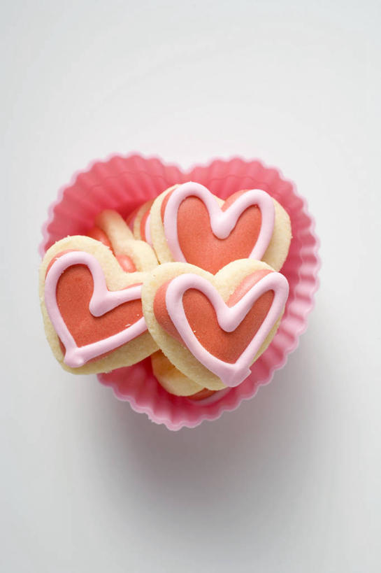 点心,无人,竖图,俯视,室内,特写,白天,白色背景,爱情,桌面,桌子,阴影,爱心,反射,木制,影子,食品,曲奇,浪漫,食物,一个,红色,木制品,饼干,零食,温暖,温馨,心形,恩爱,摄影,影棚,单个,纸托,和睦,曲奇饼,曲奇饼干,蛋糕托,蛋糕托纸,蛋糕纸托,心型,彩图,高角度拍摄,影棚拍摄,拍摄,融洽