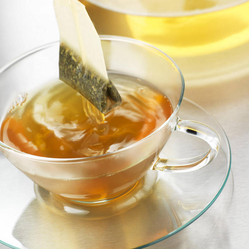 无人,方图,俯视,室内,特写,白天,白色背景,幸福,茶,桌面,桌子,杯子,餐具,玻璃,阴影,反射,木制,碟子,盘,影子,茶叶,一杯,娱乐,茶包,玻璃制品,盘子,木制品,水杯,碟,享受,休闲,温馨,放松,乐趣,摄影,影棚,提神,舒适,袋泡茶,醒脑,茶杯,彩图,高角度拍摄,影棚拍摄,拍摄