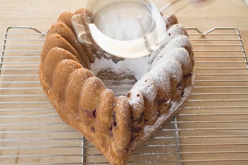 点心,无人,横图,俯视,室内,特写,白天,爱情,烘焙,下午茶,桌面,桌子,金属制品,阴影,爱心,反射,金属,木制,粉末,影子,调料,食品,糖,调味品,浪漫,调味料,架子,食物,糕点,一个,木制品,温暖,温馨,心形,粉,恩爱,单个,和睦,糖粉,海绵蛋糕,粉状,粉剂,冷却,冷却架,心型,彩图,高角度拍摄,糖类,融洽,蛋糕