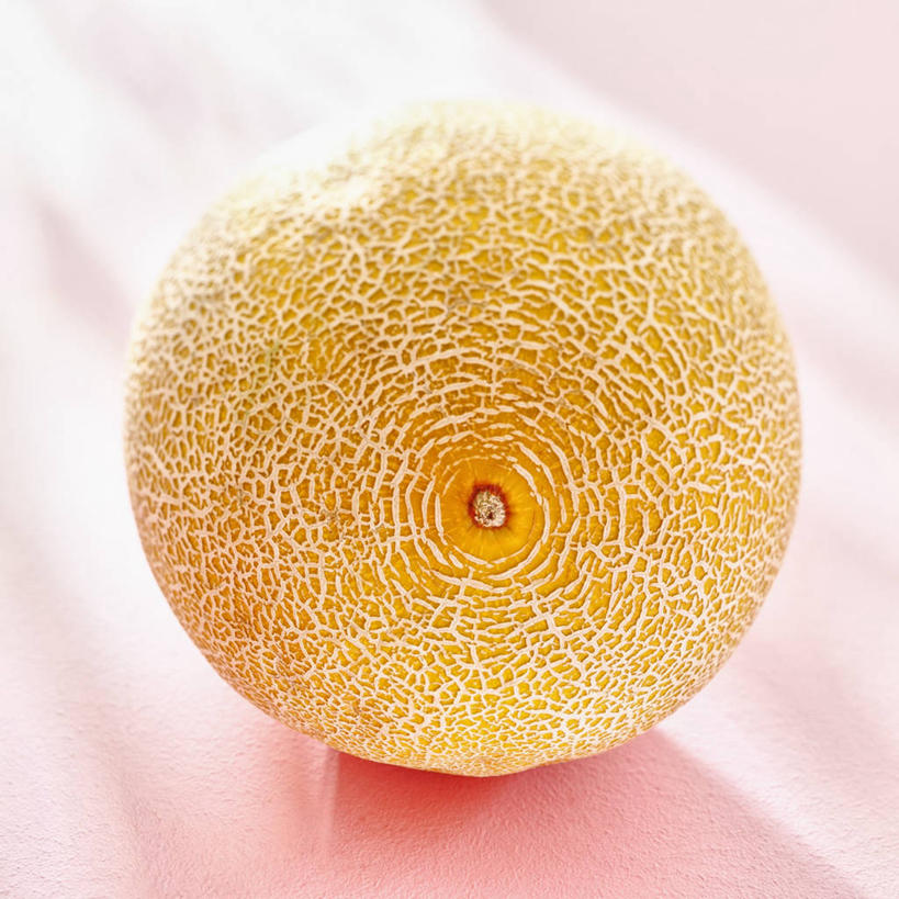 无人,方图,俯视,室内,特写,白天,桌面,桌子,水果,阴影,新鲜,反射,木制,影子,生食,食品,果实,甜瓜,食物,一个,黄色,木制品,香瓜,有机食品,绿色食品,单个,甘瓜,彩图,高角度拍摄