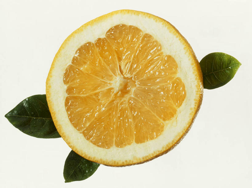 无人,横图,俯视,室内,特写,白天,白色背景,植物,桌面,桌子,水果,叶子,切开,阴影,新鲜,反射,木制,纹理,影子,生食,食品,果实,绿叶,半个,葡萄柚,食物,黄色,绿色,木制品,西柚,切,一半,嫩叶,摄影,有机食品,绿色食品,影棚,剖面,切面,肌理,朱栾,叶,叶片,叶脉,彩图,高角度拍摄,影棚拍摄,拍摄