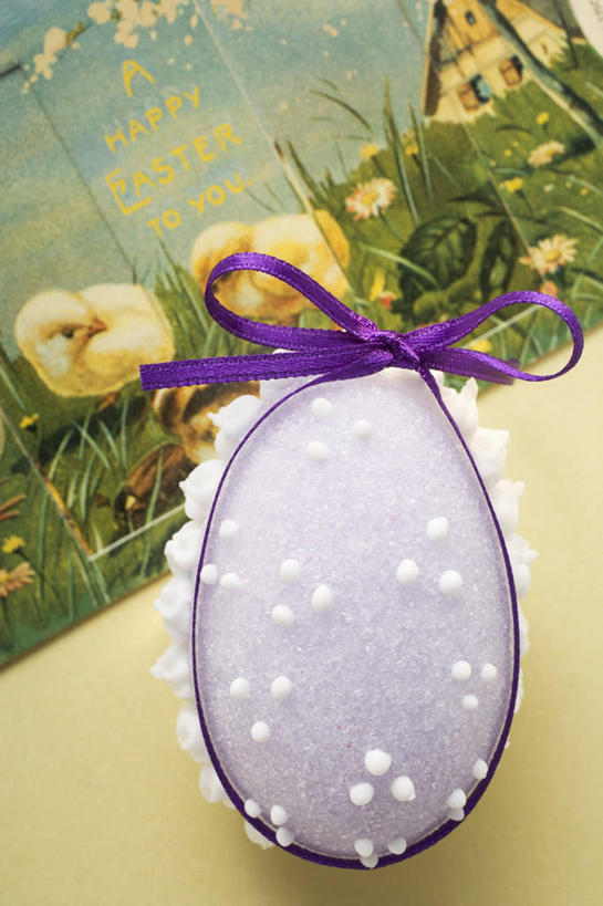 无人,竖图,俯视,室内,特写,白天,桌面,桌子,复活节,阴影,节日,庆祝,装饰,反射,木制,丝绸,丝带,影子,蛋,食品,糖,糖果,甜点,甜品,缎带,贺卡,祝福,文化,绸带,食物,卡片,木制品,甜食,庆典,纪念,华丽,修饰,点缀,礼仪,彩蛋,祝愿,硬糖,复活节彩蛋,衬托,美观,雅致,雅观,彩图,高角度拍摄