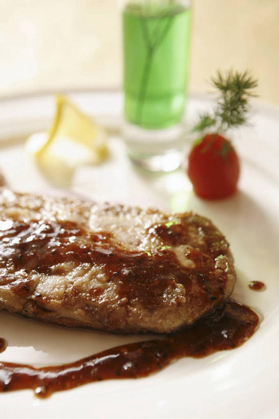 骨骼,无人,竖图,俯视,室内,特写,白天,烹饪,中餐,桌面,桌子,餐具,阴影,朦胧,模糊,反射,木制,碟子,盘,影子,排骨,肉,油炸,料理,食品,骨头,猪肉,菜肴,美食,肉类,食物,一个,盘子,木制品,碟,中式,佳肴,单个,骨架,肉食,炸猪排,豚肉,彩图,高角度拍摄