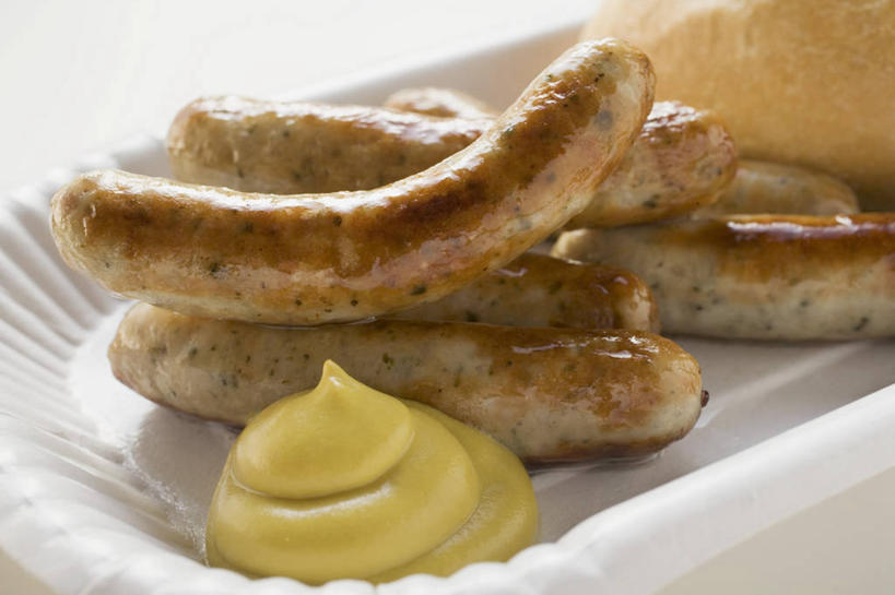 点心,面包,芥末,无人,横图,俯视,室内,特写,白天,白色背景,餐桌,桌子,餐具,阴影,反射,碟子,盘,影子,调料,酱料,酱汁,肉,香肠,佐料,食品,面点,腊肠,调味品,调味料,酱,肉类,食物,糕点,一个,白色,盘子,碟,摄影,影棚,单个,餐台,肉食,山葵,芥末酱,泽山葵,溪山葵,芥子末,山嵛菜,芥辣粉,哇沙比,辣根,彩图,高角度拍摄,影棚拍摄,拍摄