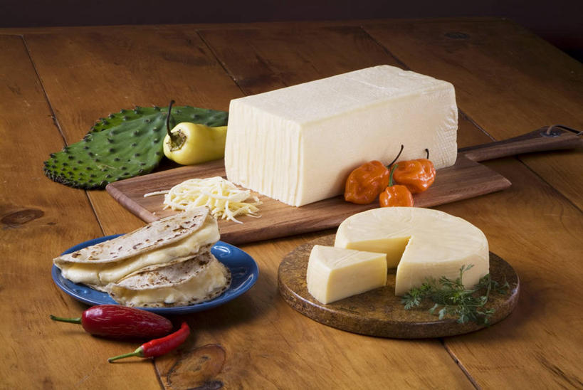 奶酪,无人,横图,俯视,室内,特写,白天,植物,餐桌,桌子,仙人掌,辣椒,阴影,反射,木制,火焰,影子,干酪,起司,草药,案板,芝士,营养,中药,砧板,红色,木制品,乳酪,摄影,影棚,餐台,乳制品,药材,中草药,发酵,辣角,红海椒,大椒,辣虎,广椒,中药材,本草,牛舌头,玉芙蓉,仙巴掌,火掌,霸王树,辣子,红辣椒,海椒,番椒,彩图,高角度拍摄,影棚拍摄,拍摄