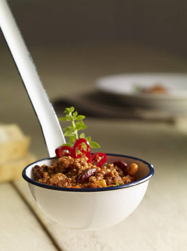 无人,竖图,俯视,室内,特写,白天,烹饪,西餐,玉米,植物,餐桌,桌子,豆,蔬菜,一堆,许多,阴影,堆叠,堆积,朦胧,模糊,新鲜,反射,棒子,影子,勺子,陶瓷,豆类,豆子,玉蜀黍,调味,肉,香料,佐料,料理,食品,陶瓷制品,菜肴,美食,肉类,食物,容器,碗,西式,摄影,佳肴,有机食品,绿色食品,影棚,餐台,储藏,堆,苞米,配料,储存,苞芦,肉食,豆科,苞谷,作料,包谷,大蜀黍,番麦,薏米包,玉高粱,玉麦,珍珠米,彩图,高角度拍摄,影棚拍摄,拍摄,贮存