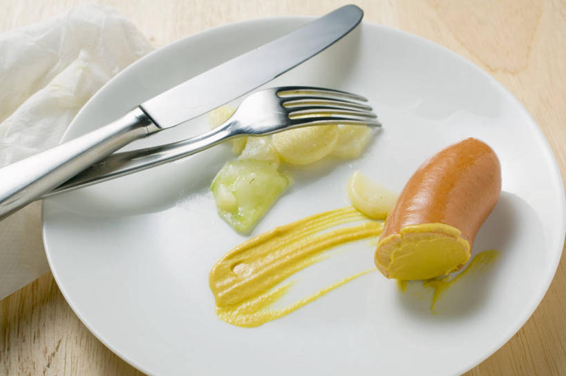 无人,横图,俯视,室内,特写,白天,餐桌,桌子,蔬菜,土豆,餐具,切开,阴影,新鲜,反射,叉子,刀叉,刀子,碟子,盘,影子,肉,生食,蔬菜沙拉,香肠,沙拉,食品,腊肠,色拉,沙律,肉类,食物,白色,盘子,碟,切,摄影,有机食品,绿色食品,影棚,餐台,色拉酱,餐刀,千岛酱,剖面,肉食,餐叉,切面,馍馍蛋,进餐用具,洋芋,山药蛋,马铃薯,彩图,高角度拍摄,影棚拍摄,拍摄