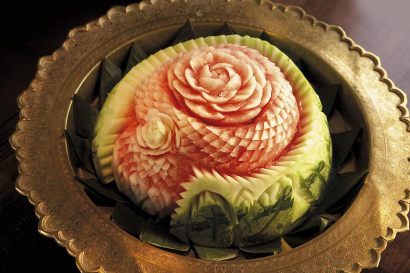 无人,横图,俯视,室内,特写,白天,餐桌,桌子,西瓜,餐具,水果,阴影,新鲜,装饰,反射,碟子,盘,影子,生食,食品,果实,食物,一个,盘子,碟,摄影,有机食品,绿色食品,影棚,单个,餐台,华丽,修饰,点缀,衬托,美观,雅致,雅观,寒瓜,彩图,高角度拍摄,影棚拍摄,拍摄