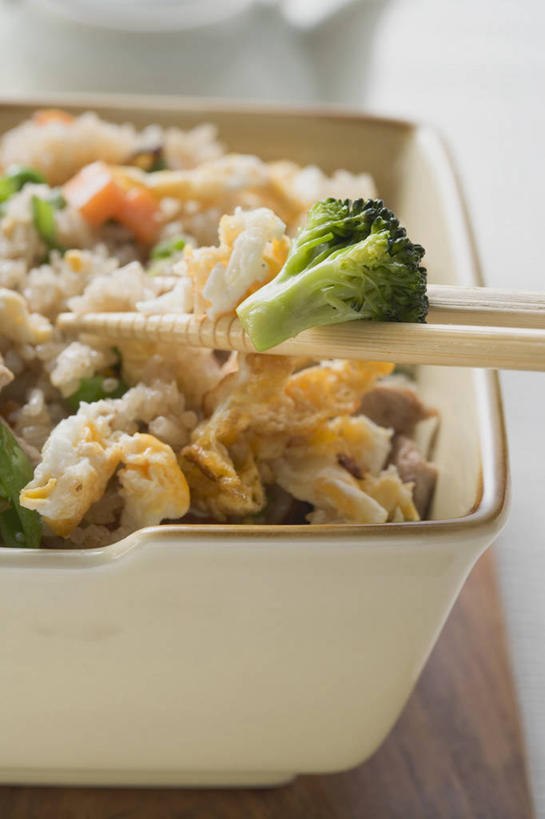 无人,竖图,俯视,室内,特写,白天,烹饪,中餐,餐桌,筷子,桌子,蔬菜,餐具,一堆,一双,许多,阴影,堆叠,堆积,朦胧,模糊,新鲜,反射,影子,陶瓷,花菜,花椰菜,西兰花,蛋,谷类,谷物,鸡蛋,肉,料理,食品,陶瓷制品,米,文化,传统,大米,菜肴,美食,肉类,食物,容器,碗,中式,摄影,佳肴,有机食品,绿色食品,影棚,餐台,储藏,堆,礼节,椰菜花,储存,礼仪,肉食,卵,甘蓝花,进餐用具,彩图,高角度拍摄,影棚拍摄,拍摄,贮存