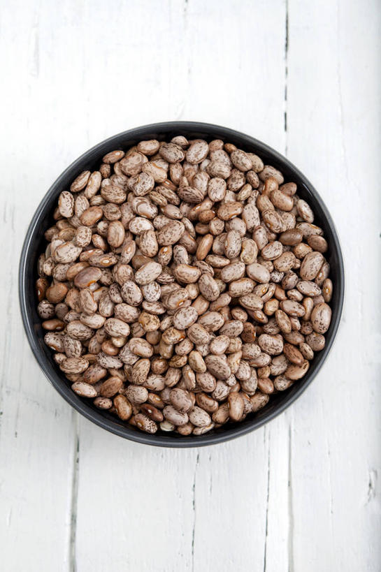 无人,竖图,俯视,室内,特写,白天,植物,餐桌,桌子,豆,蔬菜,一堆,许多,阴影,堆叠,堆积,新鲜,反射,影子,陶瓷,豆类,豆子,食品,陶瓷制品,食物,一个,容器,碗,摄影,有机食品,绿色食品,影棚,单个,餐台,储藏,堆,储存,豆科,彩图,高角度拍摄,影棚拍摄,拍摄,贮存