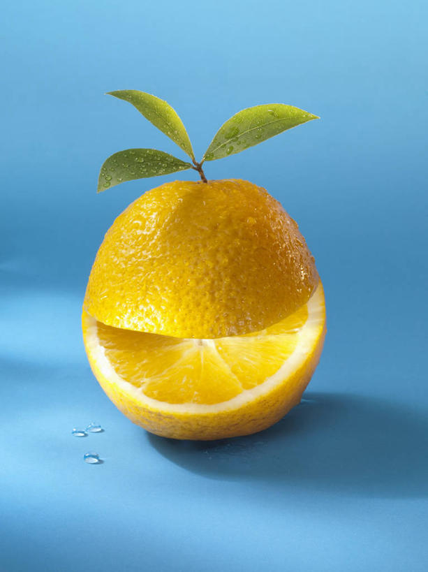 无人,竖图,俯视,室内,特写,白天,餐桌,桌子,柑橘,水果,叶子,阴影,蓝色背景,新鲜,反射,影子,生食,食品,果实,绿叶,食物,一个,橙色,嫩叶,摄影,有机食品,绿色食品,影棚,单个,餐台,叶,叶片,橘子,桔子,橙子,橙,彩图,高角度拍摄,影棚拍摄,拍摄