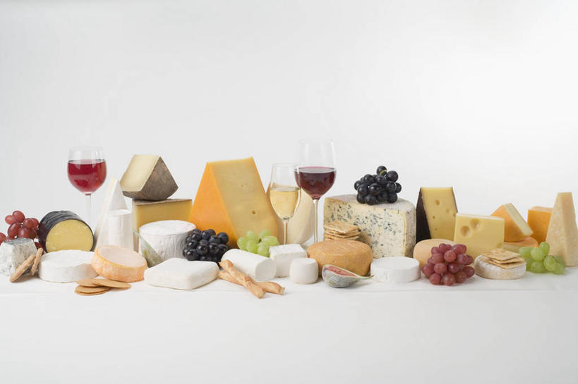 奶酪,红酒,葡萄酒,无人,横图,俯视,室内,白天,白色背景,餐桌,桌子,葡萄,杯子,水果,一堆,许多,阴影,堆叠,堆积,新鲜,反射,高脚杯,影子,生食,干酪,起司,食品,果实,红酒杯,酒类,芝士,营养,玻璃制品,酒,食物,饮料,酒杯,红葡萄酒,乳酪,摄影,有机食品,绿色食品,影棚,餐台,堆,乳制品,葡萄酒杯,发酵,玻璃杯,山葫芦,蒲桃,草龙珠,彩图,高角度拍摄,影棚拍摄,拍摄