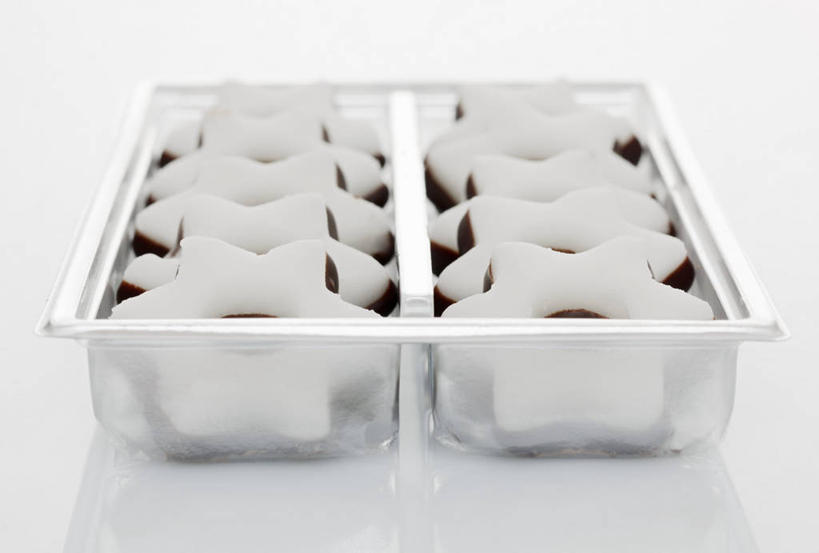 点心,无人,横图,俯视,室内,特写,白天,白色背景,餐桌,桌子,一排,许多,阴影,整齐,反射,影子,星星,食品,曲奇,食物,排列,饼干,零食,摄影,影棚,餐台,队列,曲奇饼,曲奇饼干,彩图,高角度拍摄,影棚拍摄,拍摄