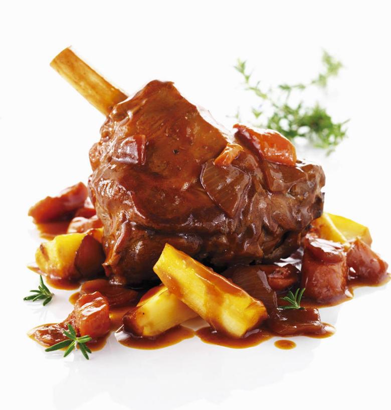 无人,竖图,俯视,室内,特写,白天,白色背景,烹饪,西餐,餐桌,桌子,蔬菜,阴影,新鲜,反射,影子,调料,酱料,酱汁,肉,佐料,料理,食品,调味品,调味料,羊肉,酱,菜肴,美食,肉类,食物,西式,摄影,佳肴,有机食品,绿色食品,影棚,餐台,肉食,彩图,高角度拍摄,影棚拍摄,拍摄