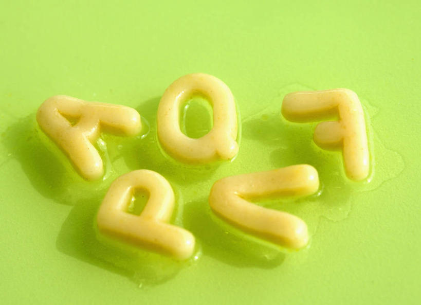 面食,面条,意大利面,无人,横图,俯视,室内,特写,白天,西餐,餐桌,桌子,绿色背景,阴影,反射,英文,标志,文字,影子,字符,字母,面,汤,料理,食品,标识,食物,西式,摄影,影棚,餐台,英文字母,彩图,高角度拍摄,影棚拍摄,拍摄