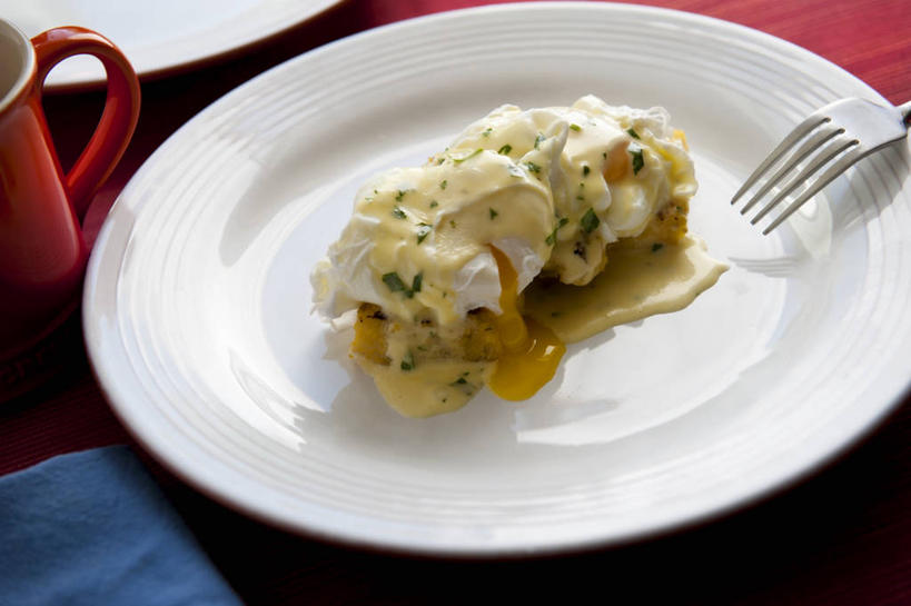 无人,横图,俯视,室内,特写,白天,早餐,餐桌,桌子,杯子,餐具,水果,一把,阴影,新鲜,反射,布料,叉子,瓷器,碟子,盘,影子,蛋,调料,鸡蛋,酱料,酱汁,生食,佐料,食品,果实,咖啡杯,陶瓷制品,调味品,调味料,布纹,酱,桌布,食物,红色,白色,盘子,餐巾,碟,台布,摄影,有机食品,绿色食品,影棚,餐台,瓷杯,餐叉,酸橙,卵,代代,进餐用具,橙子,橙,彩图,高角度拍摄,影棚拍摄,早饭,拍摄