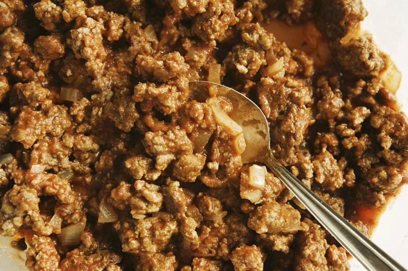 无人,横图,俯视,室内,特写,白天,白色背景,一把,一堆,许多,阴影,堆叠,堆积,反射,影子,勺子,调料,酱料,酱汁,肉,佐料,调味品,调味料,酱,肉类,调羹,汤匙,摄影,影棚,堆,肉食,彩图,高角度拍摄,影棚拍摄,拍摄