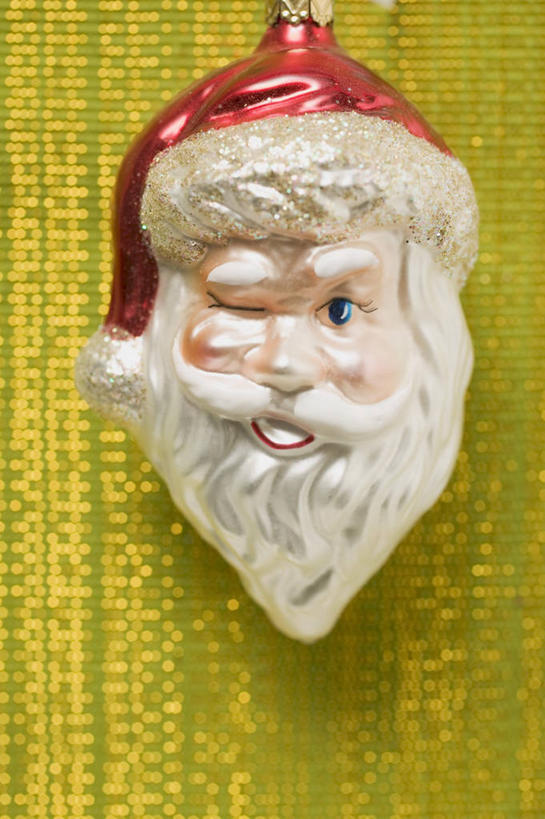 无人,竖图,俯视,室内,特写,白天,餐桌,桌子,静物,雕塑,圣诞节,圣诞老人,阴影,节日,庆祝,艺术,装饰,反射,雕刻,雕像,影子,文化,工艺品,庆典,摄影,影棚,餐台,纪念,美术,主题,陈列,功能,美学,半身,彩图,高角度拍摄,影棚拍摄,拍摄