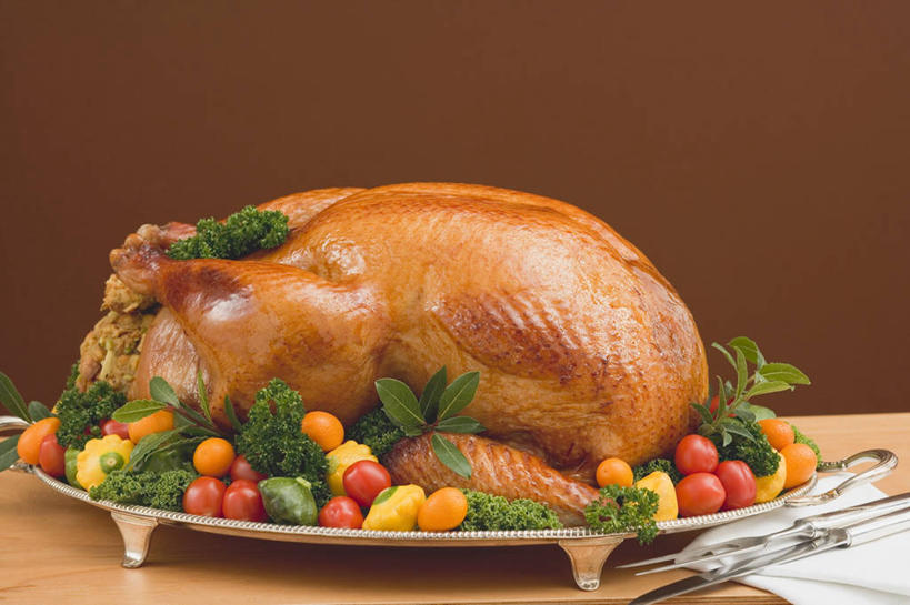 无人,横图,俯视,室内,特写,白天,餐桌,桌子,蔬菜,餐具,叶子,一堆,许多,阴影,堆叠,堆积,节日,庆祝,新鲜,反射,叉子,刀叉,刀子,碟子,盘,影子,鸡肉,肉,食品,绿叶,火鸡,文化,肉类,食物,盘子,碟,庆典,嫩叶,烤鸡,摄影,有机食品,绿色食品,影棚,褐色背景,餐台,纪念,堆,餐刀,肉食,餐叉,感恩节,叶,叶片,进餐用具,彩图,高角度拍摄,影棚拍摄,拍摄