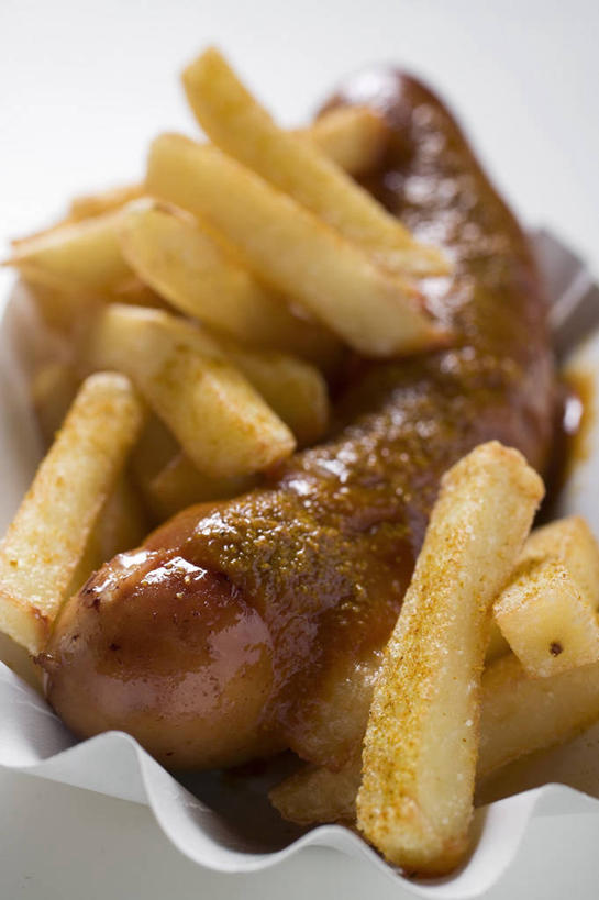 咖哩,无人,竖图,俯视,室内,特写,白天,白色背景,烹饪,西餐,餐桌,桌子,一堆,许多,阴影,堆叠,堆积,反射,影子,调料,酱料,酱汁,茄汁,料理,食品,调味品,调味料,番茄酱,薯条,酱,咖喱,菜肴,美食,食物,容器,快餐,西式,摄影,佳肴,影棚,餐台,储藏,堆,储存,西式快餐,垃圾食品,彩图,高角度拍摄,影棚拍摄,拍摄,贮存