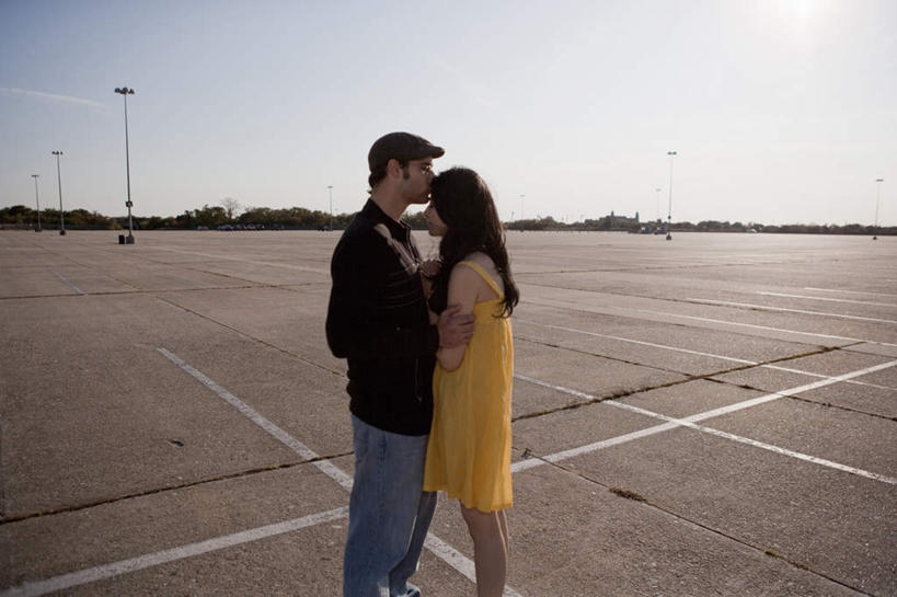 西方人,两个人,夫妻,停车场,站,抱,吻,横图,室外,白天,侧面,裙子,爱情,欧洲,欧洲人,阴影,连衣裙,服装,裤子,光线,影子,地面,浪漫,牛仔裤,休闲装,相视,衣服,黄色,蓝色,蓝天,天空,阳光,天,站着,休闲,温暖,温馨,面对面,休闲服,恩爱,恋人,服饰,晴朗,抱着,对视,吊带裙,和睦,互视,搂着,相对,万里无云,相看,男人,男性,年轻男性,年轻女性,女人,女性,白种人,夫妇,情侣,晴空,晴空万里,搂,搂抱,亲,亲吻,站立,半身,彩图,伴侣,融洽