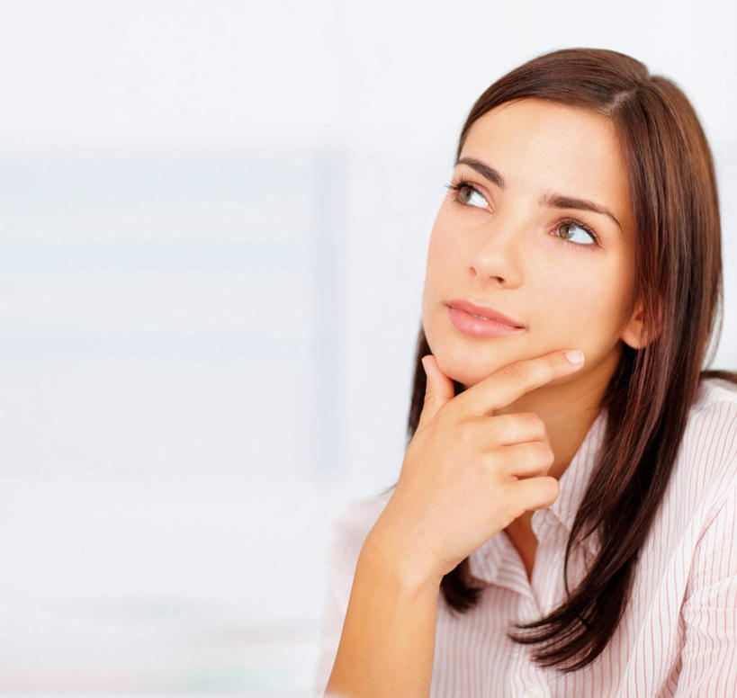 西方人,脸,头,脸颊,手,头发,一个人,商务人士,商务女性,坐,笑,微笑,横图,室内,特写,白天,正面,欧洲,欧洲人,仅一个年轻女性,仅一个女性,仅一个人,撑,套装,朦胧,模糊,墙,棕色,托腮,注视,肩膀,墙壁,墙面,白色,观察,看,托,手部,观看,单手,察看,关注,托下巴,商务装,工薪阶层,年轻女性,女人,女性,白种人,头部,长发,直发,脸部,脸蛋,面部,白领,上班族,坐着,半身,彩图