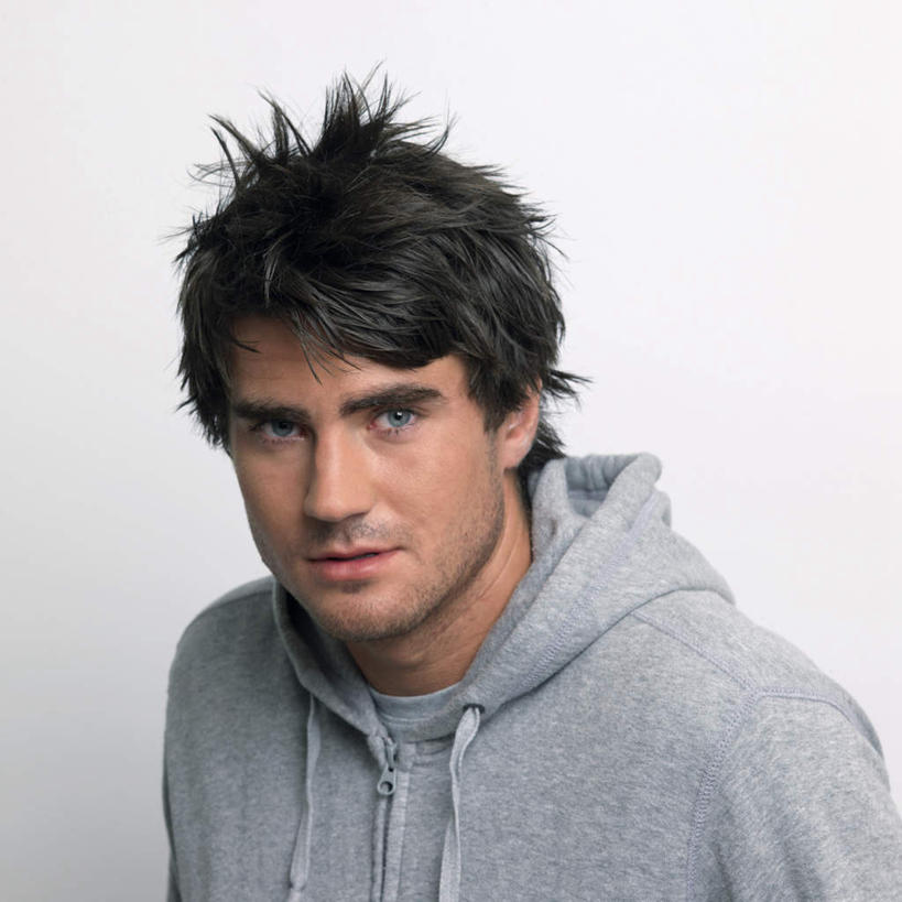 西方人,脸,头,脸颊,头发,一个人,站,笑,微笑,方图,室内,特写,白天,白色背景,正面,欧洲,欧洲人,仅一个男性,仅一个人,阴影,服装,反射,影子,注视,休闲装,肩膀,仅一个年轻男性,衣服,黑色,灰色,观察,看,站着,休闲,休闲服,连帽衫,摄影,服饰,影棚,观看,察看,关注,帽衫,男人,男性,年轻男性,白种人,头部,脸部,脸蛋,面部,站立,半身,彩图,影棚拍摄,拍摄,短发