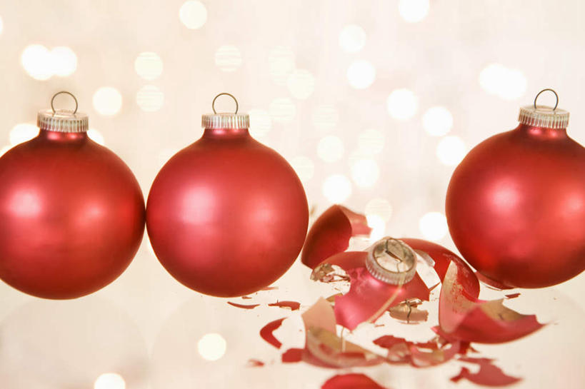 无人,横图,彩色,室内,特写,白天,正面,霓虹灯,静物,圣诞节,阴影,节日,朦胧,模糊,庆祝,装饰,光线,挂饰,影子,灯光,七彩,圣诞球,破坏,文化,光源,霓虹,破损,灯,球,红色,四个,庆典,球体,纪念,华丽,修饰,损坏,点缀,照明设备,氖灯,衬托,美观,雅致,雅观,彩图