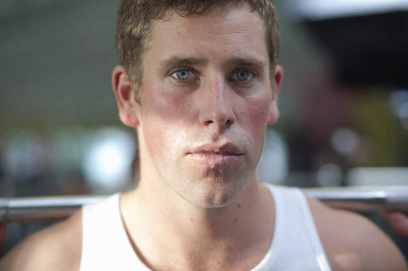 西方人,脸,头,脸颊,头发,一个人,健身房,横图,室内,特写,白天,正面,运动服,锻炼,运动,镜子,欧洲,欧洲人,仅一个男性,仅一个人,阴影,服装,朦胧,模糊,反射,影子,注视,娱乐,肩膀,仅一个年轻男性,衣服,白色,观察,看,享受,休闲,金色,放松,服饰,观看,镜像,察看,衣着,镜面,穿着,关注,室内运动,衣饰,男人,男性,年轻男性,白种人,头部,卷发,脸部,脸蛋,面部,半身,彩图,健身,健身馆,短发,运动装