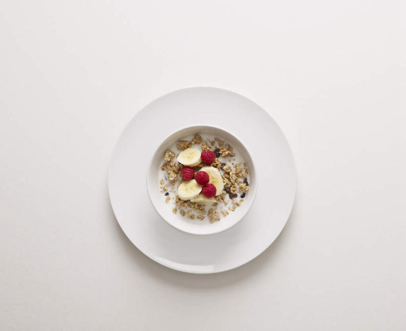 无人,横图,俯视,室内,白天,白色背景,早餐,桌面,桌子,餐具,水果,新鲜,木制,碟子,盘,陶瓷,谷物,生食,食品,果实,陶瓷制品,美食,饮食,食物,一个,白色,盘子,木制品,容器,碟,碗,保健,摄影,有机食品,绿色食品,影棚,单个,储藏,麦片,储存,彩图,高角度拍摄,影棚拍摄,拍摄,贮存