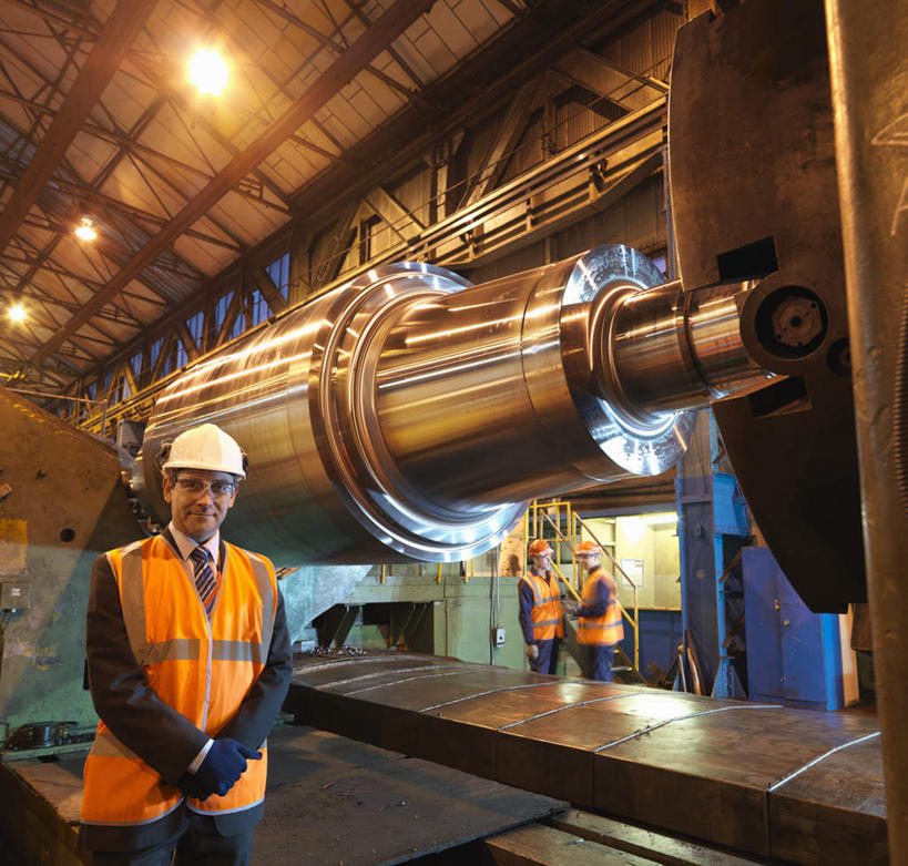 西方人,三个人,伙伴,朋友,机修工,工厂,站,说,横图,室内,白天,正面,工作服,制服,讨论,友谊,合作,团队,机器,帽子,照明,欧洲,欧洲人,阴影,光线,头盔,影子,屋顶,灯光,顶棚,注视,吊灯,灯,工人,安全帽,灯具,观察,看,站着,机械,战略,观看,照亮,察看,照明设备,关注,联合,合谋,工作制服,交流,配合,协作,男人,男性,年轻男性,中年男性,白种人,机械师,机修工人,沟通,讲话,交谈,商讨,说话,谈话,站立,半身,彩图,工作套服,工地,制造厂,安全服,反光背心,反光服,反光衣