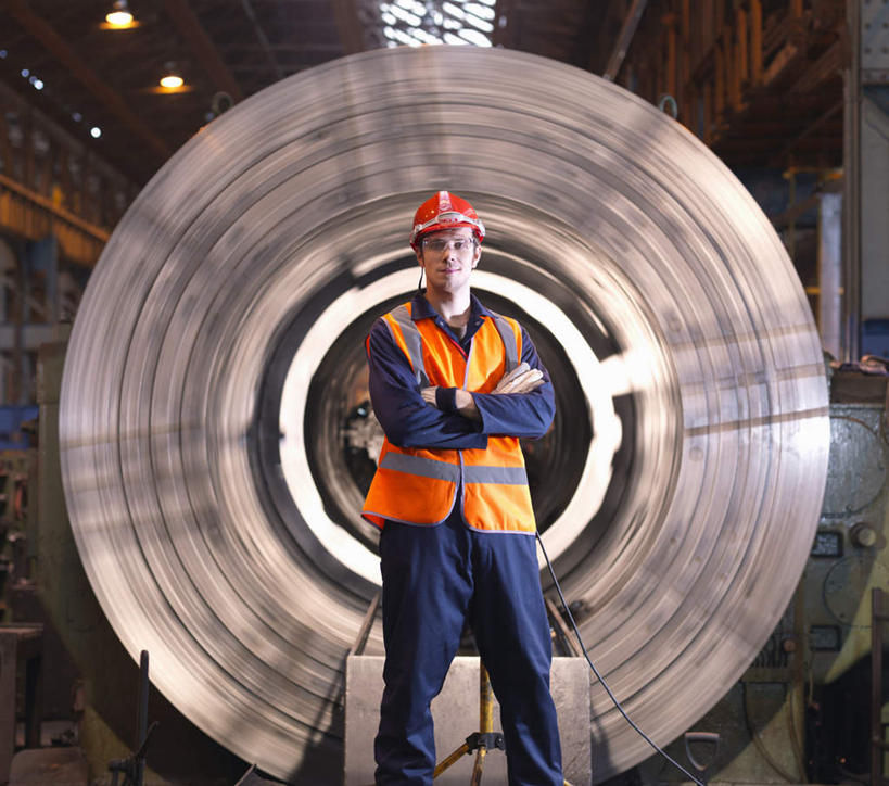 西方人,一个人,机修工,工厂,站,双手交叉,横图,室内,白天,正面,工作服,制服,帽子,金属制品,照明,欧洲,欧洲人,仅一个男性,仅一个人,阴影,光线,钢铁,金属,管子,头盔,影子,灯光,注视,管道,吊灯,灯,工人,仅一个年轻男性,安全帽,灯具,观察,看,站着,观看,照亮,察看,双手抱胸,照明设备,关注,工作制服,男人,男性,年轻男性,白种人,机械师,机修工人,站立,半身,彩图,工作套服,工地,制造厂,安全服,反光背心,反光服,反光衣