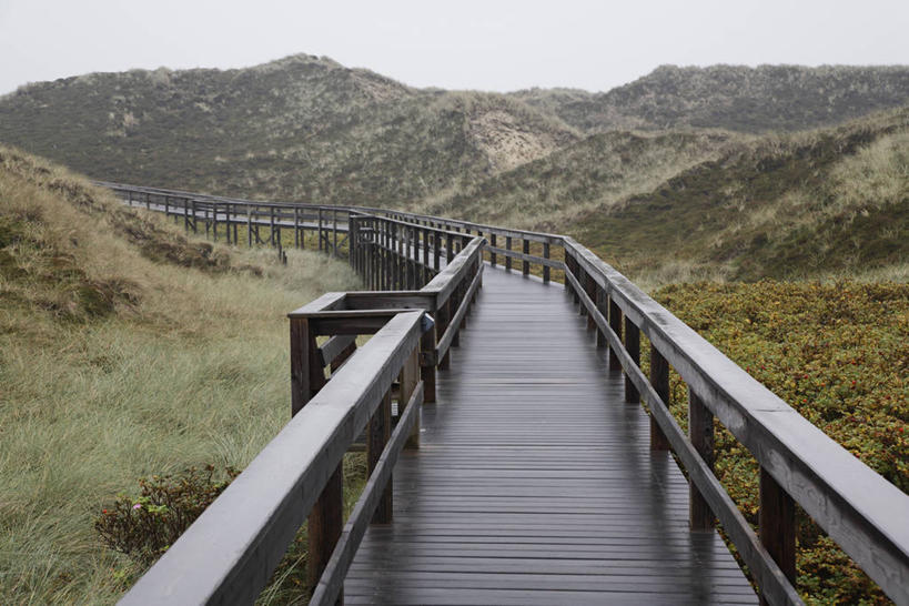 无人,栏杆,横图,室外,白天,正面,旅游,度假,石头,美景,山,山脉,德国,欧洲,木板,石子,景观,山峰,围栏,桥,木桥,山峦,娱乐,护栏,栈桥,天空,自然,群山,天,享受,休闲,景色,放松,人行桥,木板桥,西欧,自然风光,德意志联邦共和国,叙尔特岛,石块,岩石,彩图,北弗里西亚群岛,弗里西亚群岛