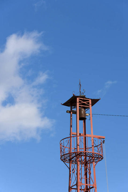 无人,竖图,室外,白天,仰视,旅游,度假,标志建筑,地标,建筑,日本,亚洲,阴影,光线,影子,云,云朵,云彩,娱乐,建设,蓝色,白云,蓝天,天空,阳光,瞭望塔,天,享受,休闲,旅游胜地,放松,晴朗,东亚,本州,关东地方,本州岛,日本国,群马,群马县,晴空,彩图,低角度拍摄