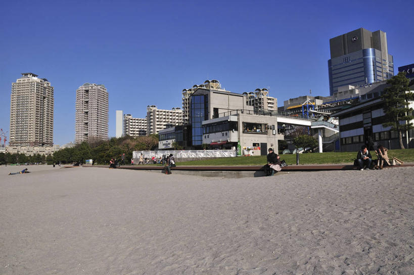 东方人,公园,高楼大厦,坐,横图,室外,白天,正面,度假,草地,草坪,美景,沙滩,植物,城市风光,城市,大厦,建筑,摩天大楼,东京,日本,亚洲,阴影,服装,光线,沙子,影子,海岸,景观,建筑群,沙地,许多人,休闲装,黄种人,娱乐,建设,草,树,树木,衣服,蓝色,绿色,蓝天,天空,阳光,自然,天,一群人,享受,休闲,休闲服,景色,放松,服饰,生长,晴朗,成长,御台场,东亚,本州,万里无云,关东地方,本州岛,日本国,东京都,县厅,港区,东京市,东京港,台场,台场海滨公园,男人,男性,年轻男性,年轻女性,女人,女性,亚洲人,海滩,晴空,晴空万里,坐着,彩图,全身,大楼,高层建筑,高楼,摩天楼,御台场海滨公园