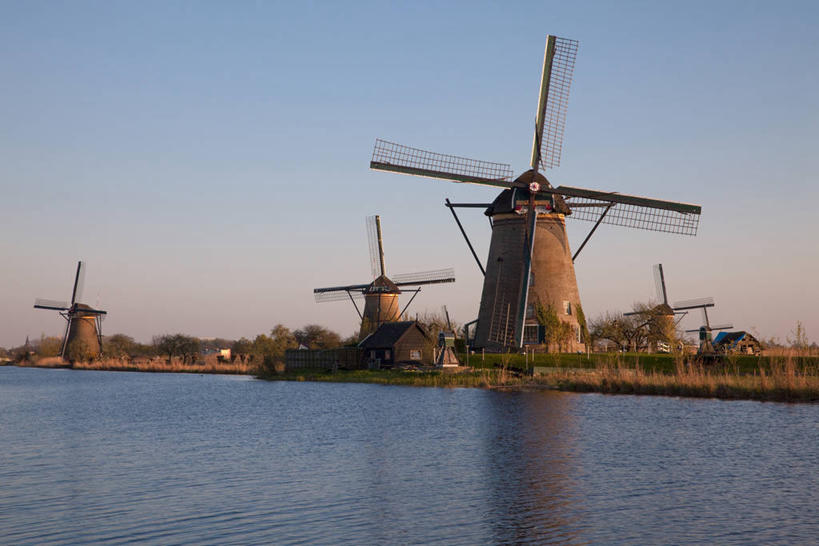 无人,农田,横图,室外,白天,正面,旅游,度假,庄稼,农作物,灌溉,河流,美景,日落,水,风车,欧洲,荷兰,阴影,环保,光线,影子,河水,景观,水流,晚霞,霞光,落日,娱乐,阳光,自然,黄昏,享受,休闲,景色,彩霞,放松,能源,回收,资源,浇灌,荷兰风车,西欧,自然风光,利用,低碳,循环,磨坊,荷兰王国,尼德兰王国,持续,夕照,薄暮,南荷兰省,小孩堤防,金德代克,金德代克.埃尔斯豪特风车群,金德代克风车群,小孩堤防.埃尔斯豪特风车群,夕阳,彩图,耕地,庄稼田,傍晚,斜阳