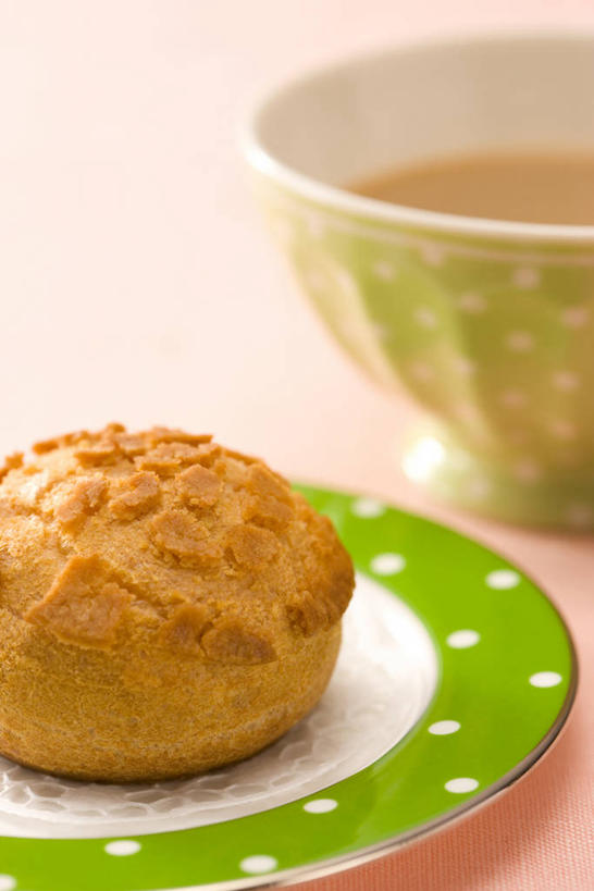 点心,咖啡,牛奶,无人,竖图,室内,特写,白天,正面,幸福,餐桌,桌子,杯子,餐具,阴影,反射,瓷器,碟子,盘,影子,食品,泡芙,甜点,甜品,咖啡杯,陶瓷制品,饮品,营养,娱乐,食物,糕点,饮料,两个,盘子,碟,甜食,享受,休闲,温馨,放松,乐趣,摄影,影棚,餐台,提神,乳制品,舒适,奶,牛乳,瓷杯,醒脑,软饮料,安神,彩图,影棚拍摄,拍摄,牛奶咖啡