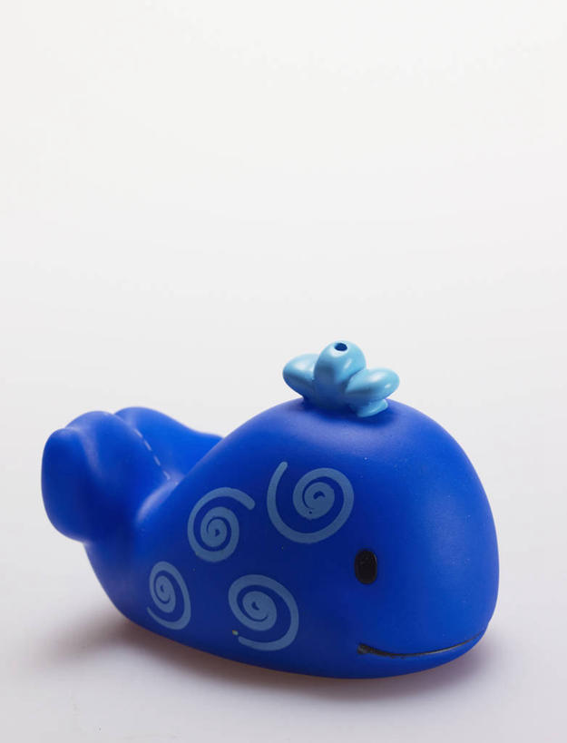 无人,竖图,俯视,室内,特写,白天,白色背景,游戏,鲸鱼,静物,玩具,阴影,反射,影子,塑料,玩,娱乐,一只,蓝色,塑料制品,休闲,益智,摄影,鲸,影棚,活动,发泄,消遣,智力,宣泄,玩耍,嬉戏,彩图,高角度拍摄,影棚拍摄,拍摄