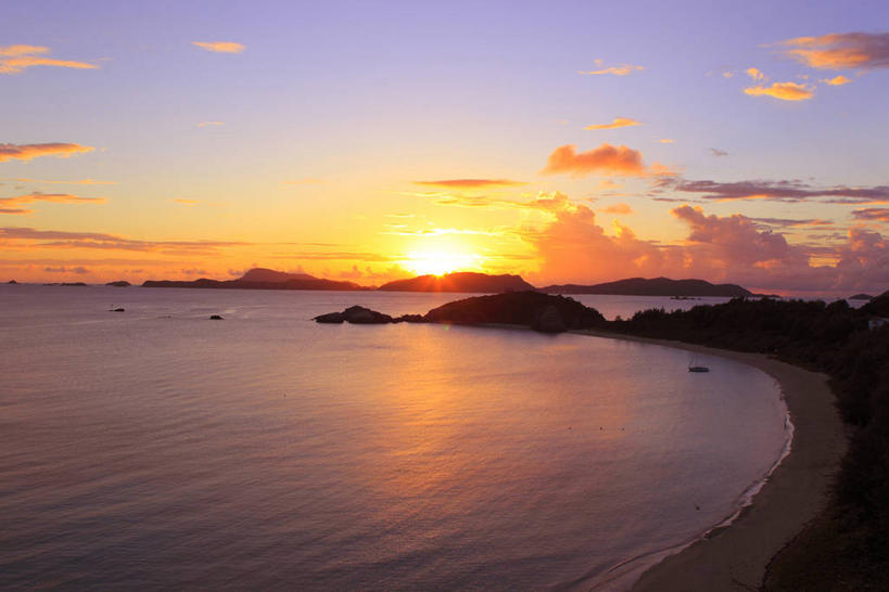 无人,横图,俯视,室外,白天,旅游,度假,海浪,海洋,礁石,石头,美景,日落,山,山脉,日本,亚洲,石子,景观,浪花,山峰,晚霞,霞光,落日,山峦,背光,娱乐,冲绳,自然,海水,黄昏,群山,享受,休闲,景色,彩霞,放松,冲绳县,自然风光,逆光,海景,东亚,琉球群岛,日本国,九州地方,夕照,薄暮,冲绳群岛,大海,风浪,海,海水的波动,礁,近岸浪,石块,岩石,涌浪,夕阳,彩图,高角度拍摄,傍晚,庆良间群岛,琉球列岛,斜阳