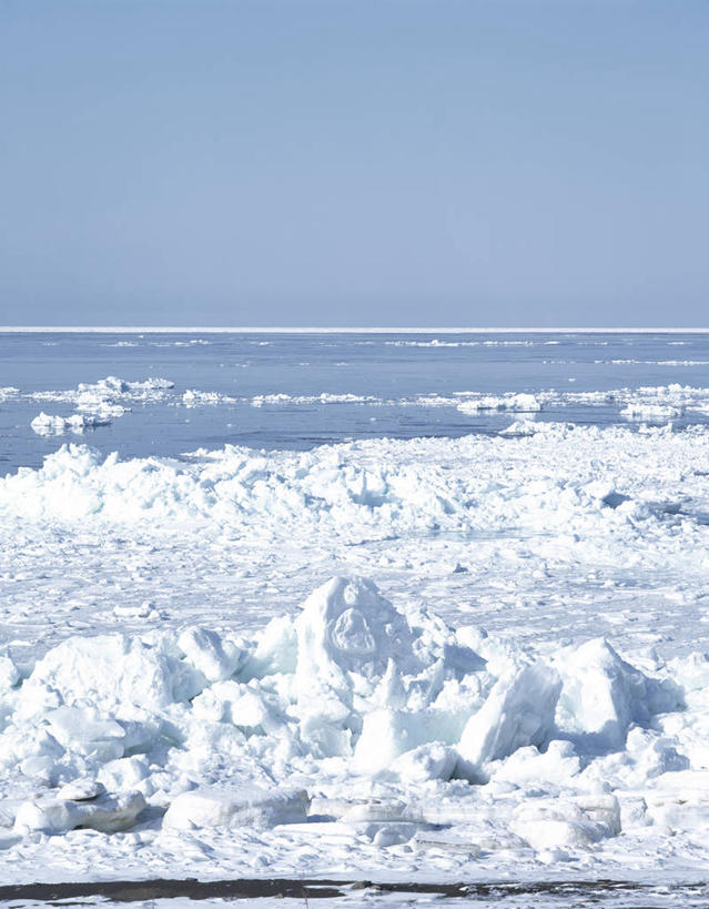 无人,竖图,室外,白天,正面,旅游,度假,冰山,海浪,海洋,美景,山,北海道,日本,亚洲,阴影,光线,影子,冰,景观,浪花,山峰,山峦,娱乐,冰川,蓝色,蓝天,天空,阳光,自然,海水,天,享受,休闲,景色,放松,寒冷,晴朗,冰冷,自然风光,冰河,海景,东亚,万里无云,日本国,北海道地方,北海道岛,严寒,冰凉,酷寒,凛冽,凛凛,极冷,大海,风浪,海,海水的波动,近岸浪,涌浪,晴空,晴空万里,彩图,鄂霍次克海